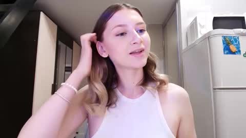 Snapshot of jackp0t__ chatting on March 20, 10:53 am Win by life online show from March 20, 10:53 am