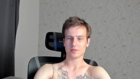 Snapshot of jacksonvox chatting on June 6, 7:40 pm Nikolay online show from June 6, 7:40 pm