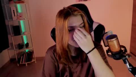 Snapshot of jacky_croft chatting on December 16, 7:58 am Linda Sofia help me get to 100 thumbs up online show from December 16, 7:58 am