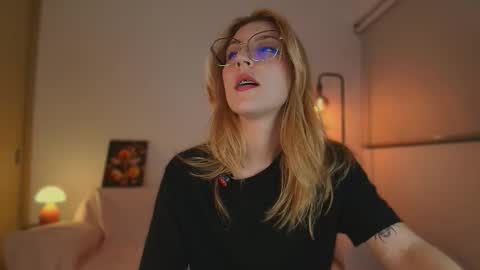 Snapshot of jacky_croft chatting on October 14, 4:46 am Linda Sofia help me get to 100 thumbs up online show from October 14, 4:46 am