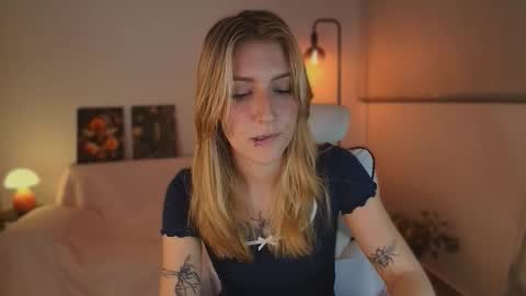 Snapshot of jacky_croft chatting on October 15, 4:45 am Linda Sofia help me get to 100 thumbs up online show from October 15, 4:45 am