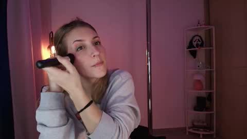 Linda Sofia help me get to 100 thumbs up online show from December 17, 4:40 am