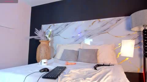 jacky_wolf1 online show from March 14, 4:56 pm