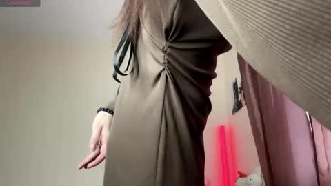 Lillian online show from April 28, 5:23 am