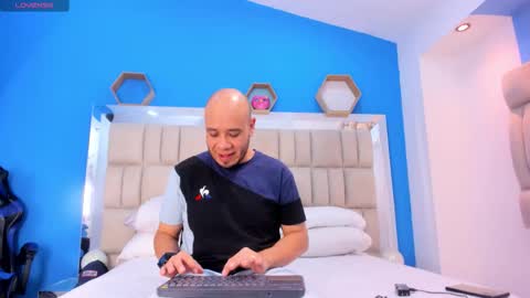 jacob_garcia_ online show from November 20, 7:24 pm