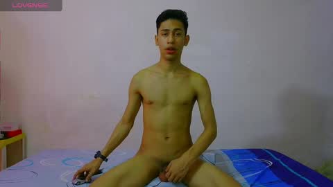 Snapshot of jacob_wolf_xxx chatting on April 8, 12:32 am jacob online show from April 8, 12:32 am