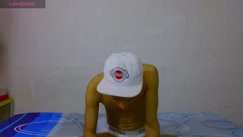 Snapshot of jacob_wolf_xxx chatting on April 11, 1:21 am jacob online show from April 11, 1:21 am