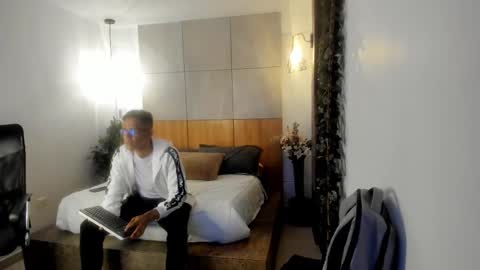 Snapshot of jacobdraven chatting on November 16, 3:23 am jacobdraven online show from November 16, 3:23 am