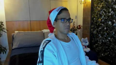 Snapshot of jacobdraven chatting on December 23, 2:20 am jacobdraven online show from December 23, 2:20 am