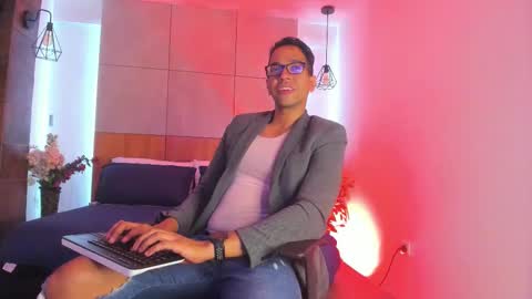 Snapshot of jacobdraven chatting on February 9, 4:44 pm jacobdraven online show from February 9, 4:44 pm