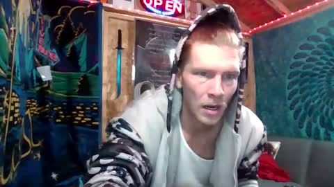 Snapshot of jacobsinthehood chatting on December 16, 5:40 pm jacobsinthehood online show from December 16, 5:40 pm