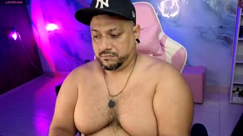 daddy sir master bear online show from May 3, 2:39 am