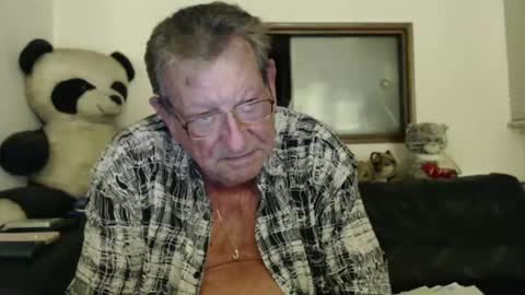 Snapshot of jacques_de_france chatting on December 21, 1:58 am Jacques online show from December 21, 1:58 am