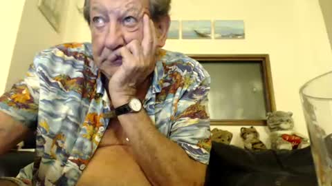 Snapshot of jacques_de_france chatting on July 26, 1:47 am Jacques online show from July 26, 1:47 am