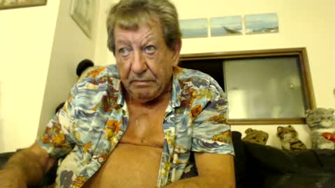 Snapshot of jacques_de_france chatting on August 3, 3:05 am Jacques online show from August 3, 3:05 am