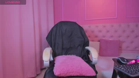 Snapshot of jaddy_lol chatting on February 15, 8:35 am Vanniall online show from February 15, 8:35 am