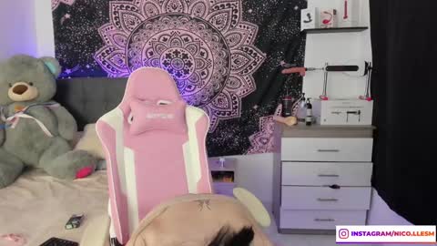 Snapshot of jade__weed chatting on January 14, 7:27 am online show from January 14, 7:27 am