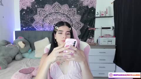 Snapshot of jade__weed chatting on January 19, 6:53 am online show from January 19, 6:53 am