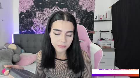 Snapshot of jade__weed chatting on January 22, 10:59 pm online show from January 22, 10:59 pm