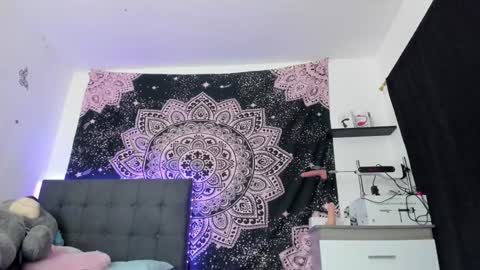 Snapshot of jade__weed chatting on January 30, 2:49 am online show from January 30, 2:49 am