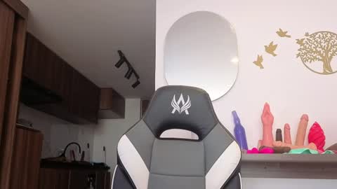 Jade online show from June 21, 2:08 pm