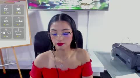 jade_connor online show from April 20, 8:32 pm