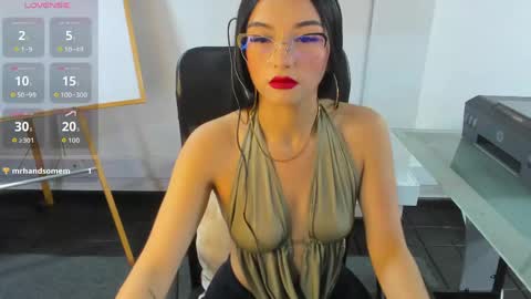 jade_connor online show from May 23, 8:46 pm