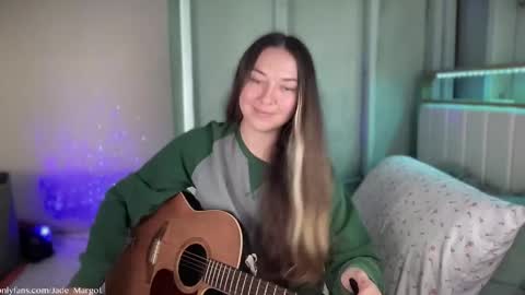 Snapshot of jade_margot chatting on November 18, 10:03 pm Jade Margot online show from November 18, 10:03 pm