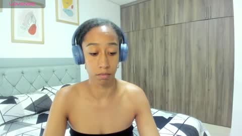 Snapshot of jade_obi chatting on December 4, 4:38 pm Jade smile online show from December 4, 4:38 pm