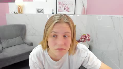 Snapshot of jade_soft chatting on December 5, 3:26 am Jade online show from December 5, 3:26 am