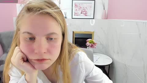 Snapshot of jade_soft chatting on December 19, 11:35 pm Jade online show from December 19, 11:35 pm