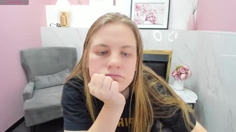 Snapshot of jade_soft chatting on January 26, 12:37 am Jade online show from January 26, 12:37 am