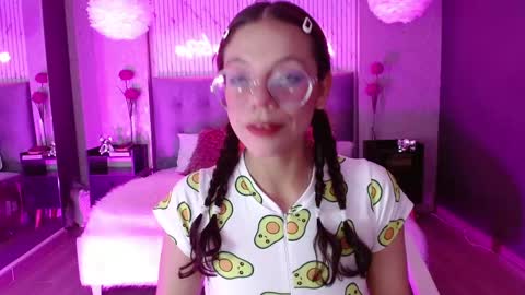 Snapshot of jade_storm_ chatting on October 4, 4:10 am JADE online show from October 4, 4:10 am