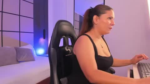 Snapshot of jade_swann chatting on July 13, 1:47 pm J A D E online show from July 13, 1:47 pm