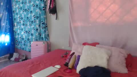 Jade Watson online show from December 7, 7:10 pm