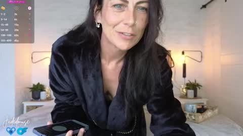 Jade online show from September 11, 8:14 am