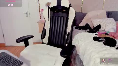 Snapshot of jadeh_williams02 chatting on July 28, 7:39 pm Jadeh online show from July 28, 7:39 pm