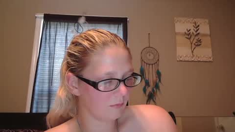 Snapshot of jadeluv chatting on December 1, 5:24 pm JadeLuv online show from December 1, 5:24 pm