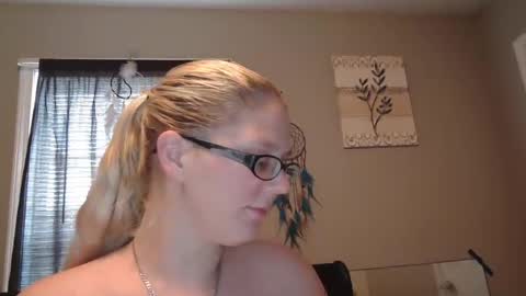 Snapshot of jadeluv chatting on December 21, 5:18 pm JadeLuv online show from December 21, 5:18 pm