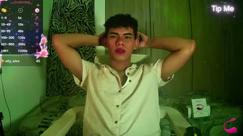 javi15  online show from December 5, 7:05 am