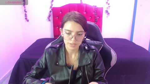 jaide387017 online show from May 26, 9:00 pm