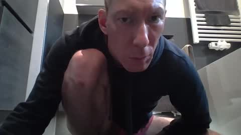 Snapshot of jak_81 chatting on December 7, 10:45 am jak_81 online show from December 7, 10:45 am