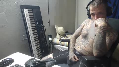 showingitoff online show from September 26, 5:11 am