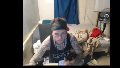 showingitoff online show from November 8, 3:39 am