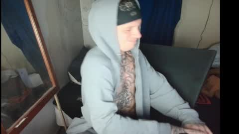 showingitoff online show from February 2, 4:00 am