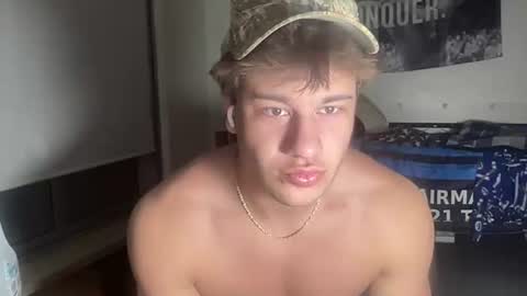 Snapshot of jake_brick chatting on April 19, 4:45 am jake_brick online show from April 19, 4:45 am