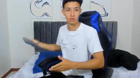 Snapshot of jake_shadow14 chatting on December 7, 4:36 pm Hi guys im new 3 online show from December 7, 4:36 pm