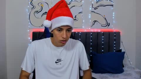 Snapshot of jake_shadow14 chatting on December 16, 7:10 pm Hi guys im new 3 online show from December 16, 7:10 pm