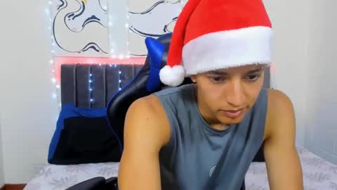 Snapshot of jake_shadow14 chatting on December 17, 9:05 pm Hi guys im new 3 online show from December 17, 9:05 pm