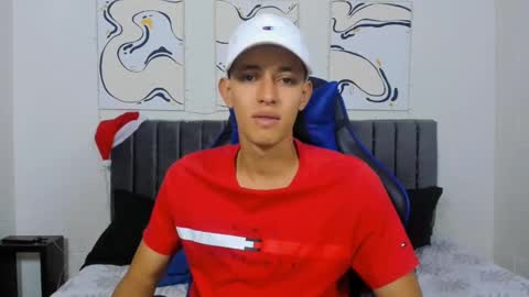 Snapshot of jake_shadow14 chatting on December 21, 2:09 am Hi guys im new 3 online show from December 21, 2:09 am